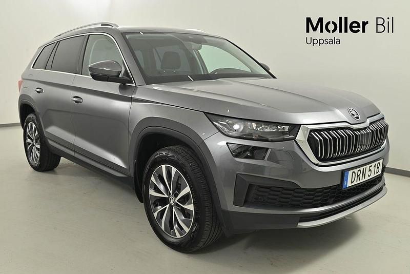 Grå (graphite grey metallic) Begagnad 2024 Skoda Kodiaq Style SUV | 399 900 kr (Superpris) - Bild 1/3