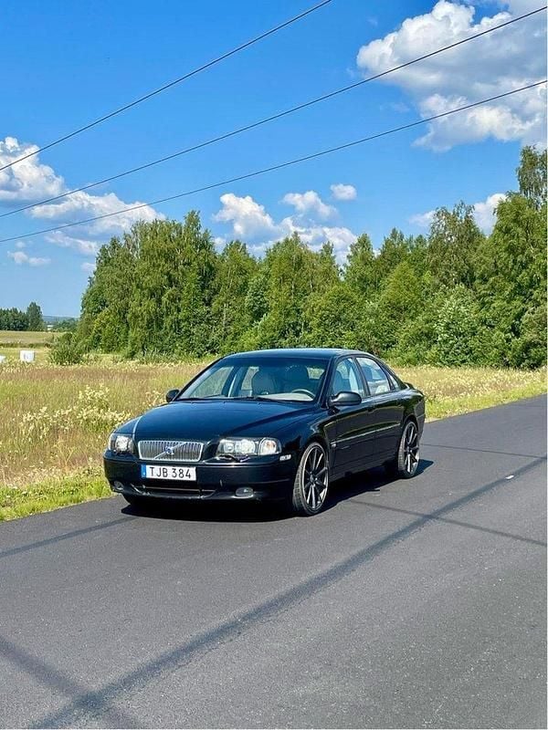 Svart Begagnad 2002 Volvo S80 Executive Sedan | 39 000 kr (Marknadspris) - Bild 1/4