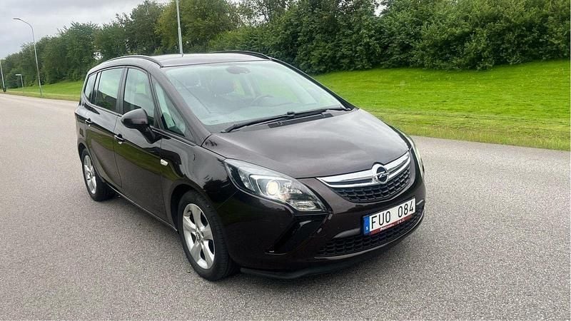 Brun Begagnad 2013 Opel Zafira Tourer Enjoy Minibuss | 80 000 kr (Marknadspris) - Bild 1/4