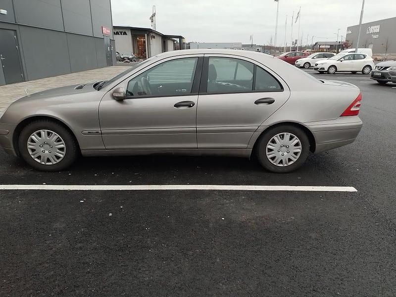 Begagnad Mercedes C180 143 HK (105 kW) 2004 Sedan