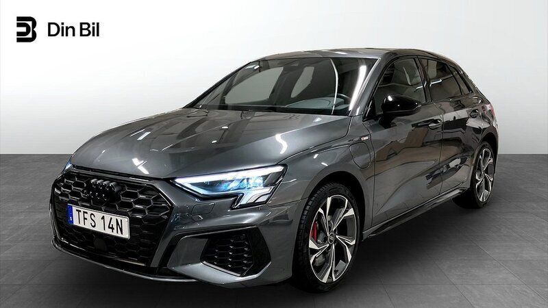 Grå (daytonagrå pärleffekt) Begagnad 2023 Audi A3 Sportback e-tron S-Line Sedan | 429 000 kr (Dyr) - Bild 1/4