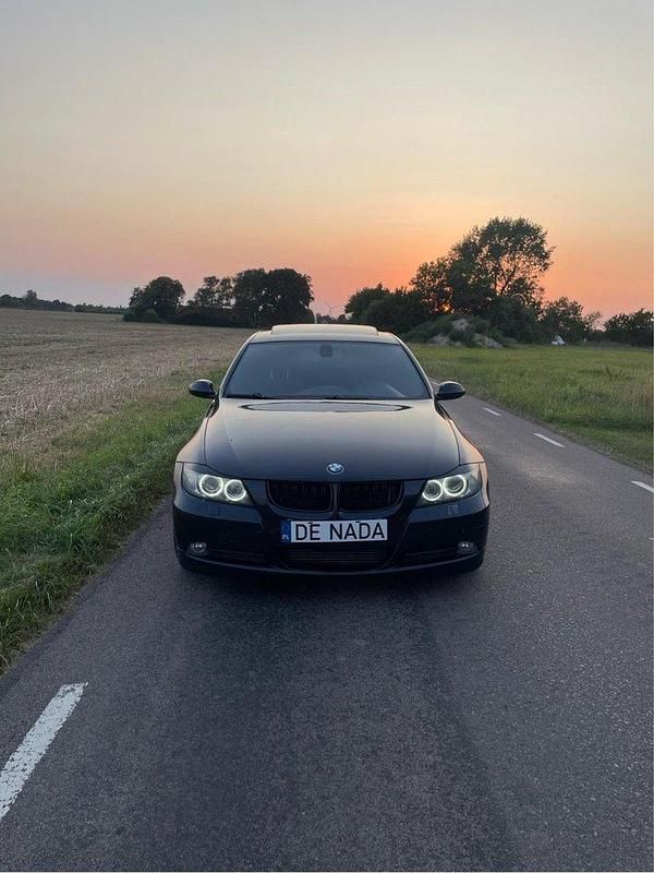 Blå Begagnad 2008 BMW 325 Advantage Sedan | 75 000 kr (Bra pris) - Bild 1/4