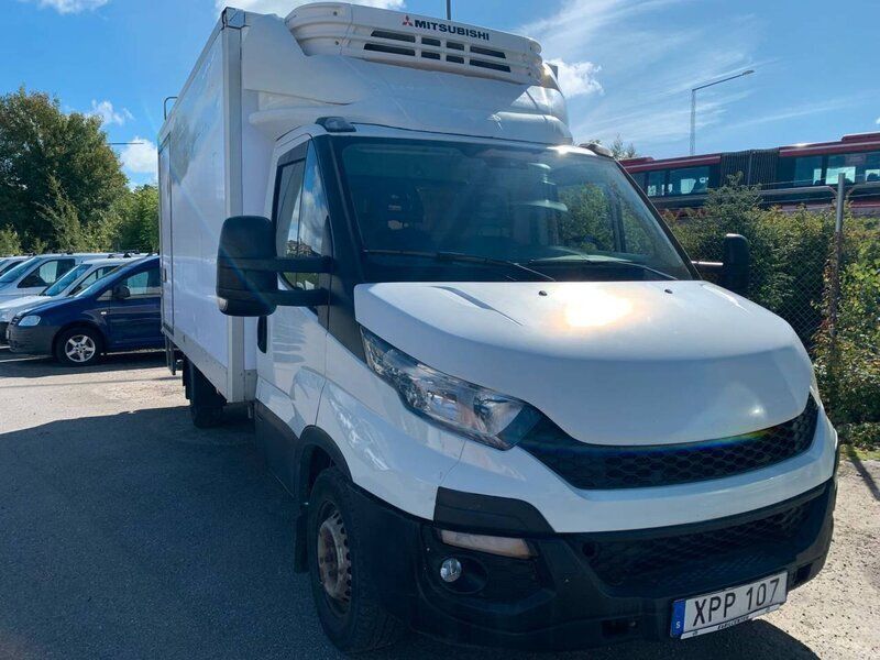 Orange Begagnad 2016 Iveco Daily Minibuss | 159 900 kr (Bra pris) - Bild 1/4