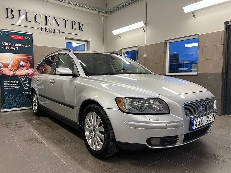 Begagnad Volvo V50 Kinetic 125 HK (91 kW) 2006 Ljusgrå Kombi