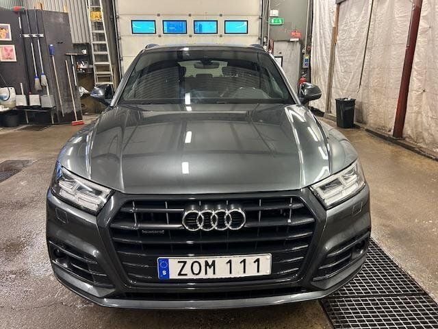 Grå Begagnad 2018 Audi Q5 S-Line SUV | 329 000 kr (Bra pris) - Bild 1/4