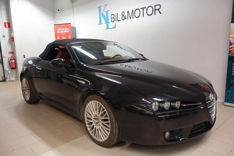 Svart (svartmetallic) Begagnad 2007 Alfa Romeo Spider Exclusive Cab | 109 900 kr - Bild 1/4