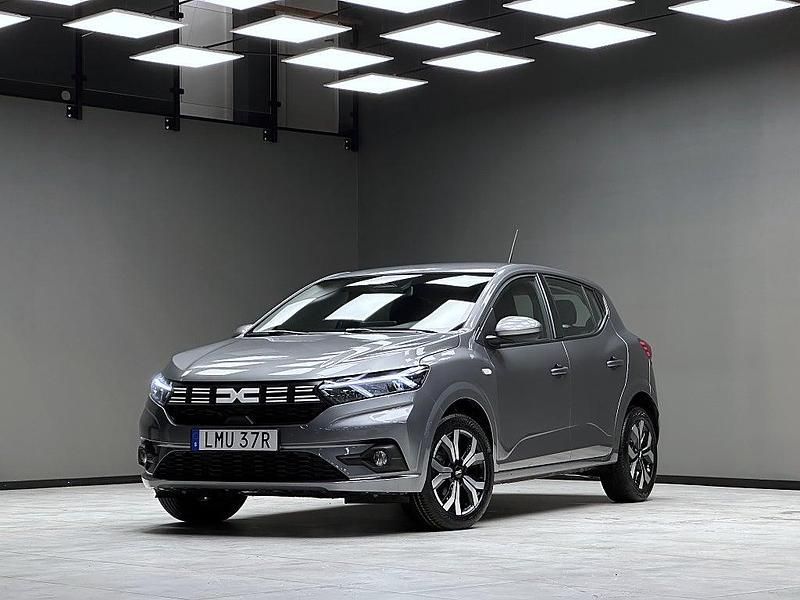 Grå Begagnad 2024 Dacia Sandero Halvkombi | 179 900 kr (Marknadspris) - Bild 1/3