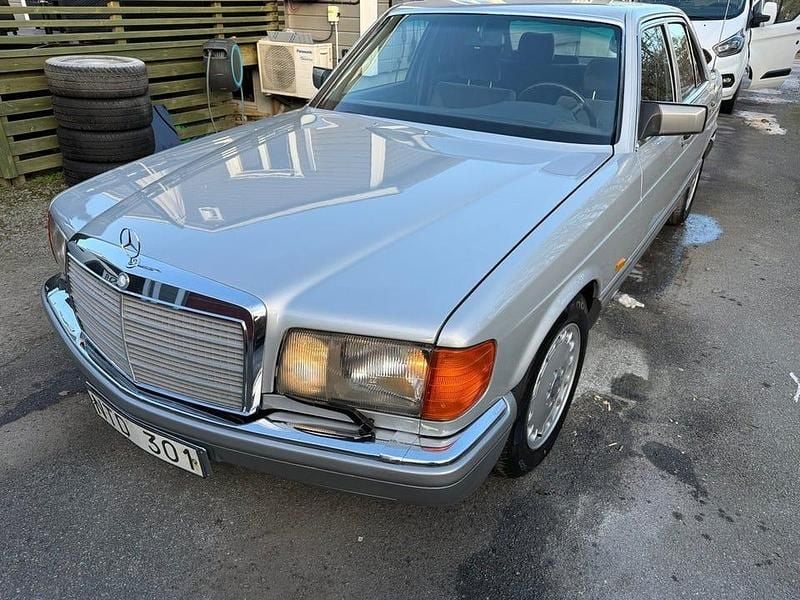 Begagnad Mercedes 300 SE 180 HK (132 kW) 1988 Grå Sedan