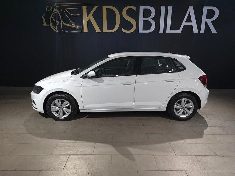 Vit Begagnad 2017 VW Polo Comfortline Halvkombi | 159 500 kr (Marknadspris) - Bild 1/4