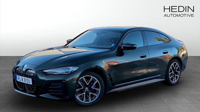 Grön Begagnad 2023 BMW i4 Shadowline Sedan | 628 700 kr (Dyr) - Bild 1/4