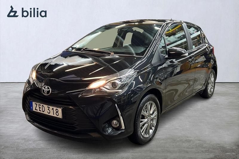 Svart Begagnad 2018 Toyota Yaris | 119 900 kr (Marknadspris) - Bild 1/3