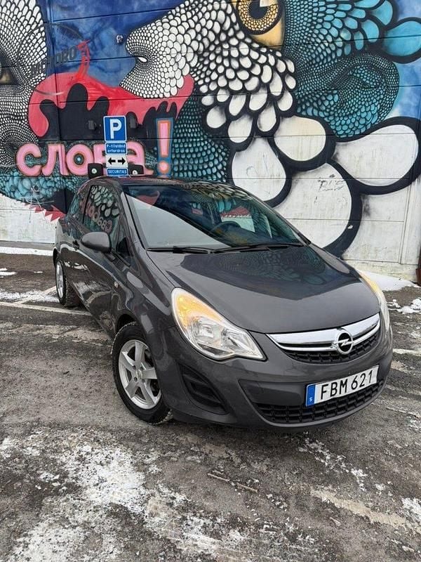 Grå Begagnad 2011 Opel Corsa Enjoy Halvkombi | 39 900 kr (Marknadspris) - Bild 1/4