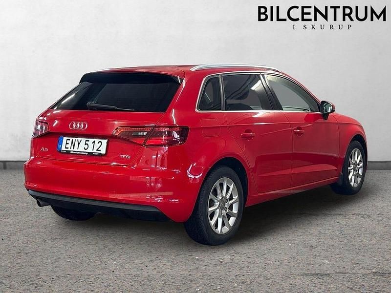 Begagnad Audi A3 Attraction 110 HK (80 kW) 2015 Röd