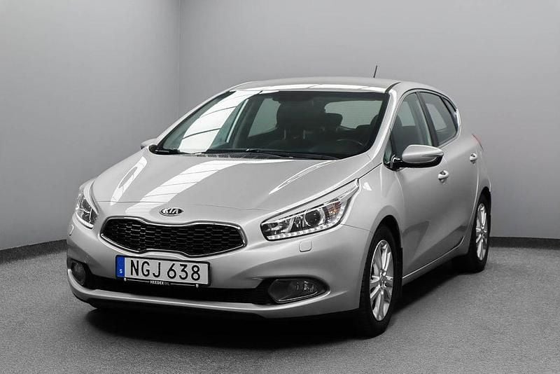 Begagnad Kia Ceed Comfort 128 HK (94 kW) 2012 Grå Halvkombi