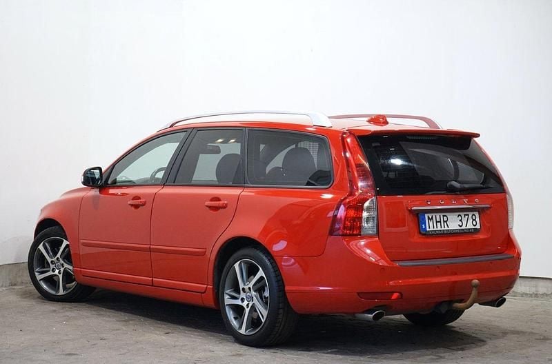 Begagnad Volvo V50 Momentum 150 HK (110 kW) 2012 Röd Kombi