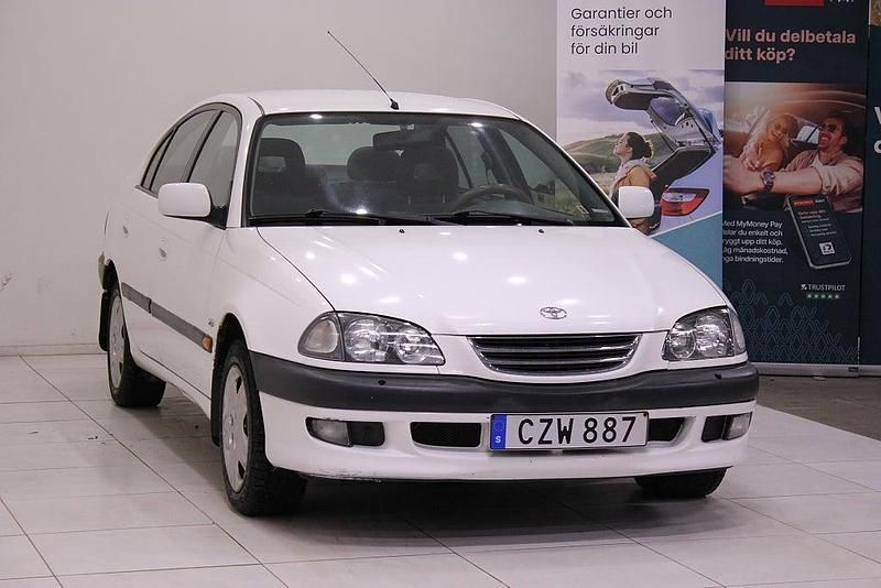 Begagnad Toyota Carina 128 HK (94 kW) 1998 Vit Sedan