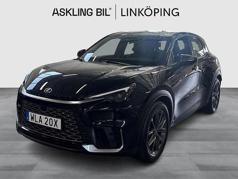 Svart Begagnad 2024 Lexus LBX SUV | 375 000 kr (Marknadspris) - Bild 1/4