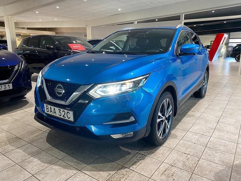 Blå (blå metallic) Begagnad 2019 Nissan Qashqai Tekna SUV | 184 900 kr (Marknadspris) - Bild 1/4