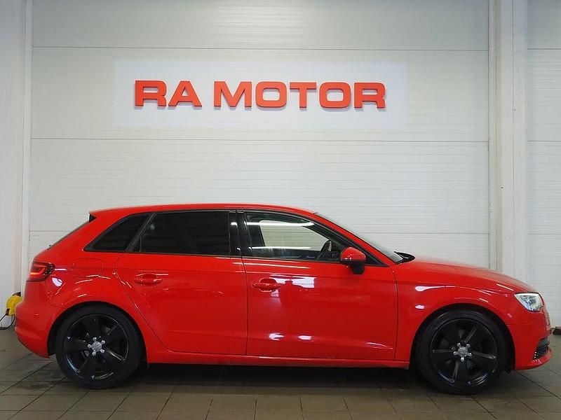 Begagnad Audi A3 Sportback 150 HK (110 kW) 2013 Röd Halvkombi