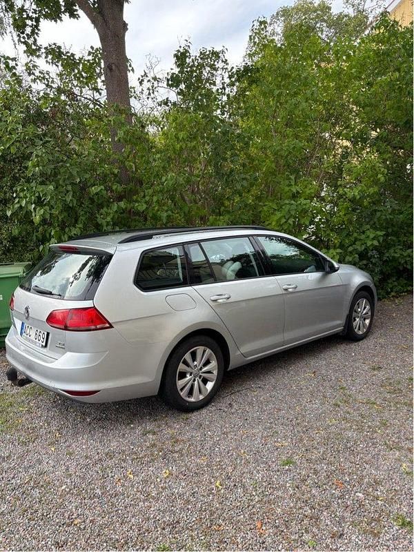 Silver Begagnad 2014 VW Golf VII Kombi | 99 000 kr (Marknadspris) - Bild 1/4