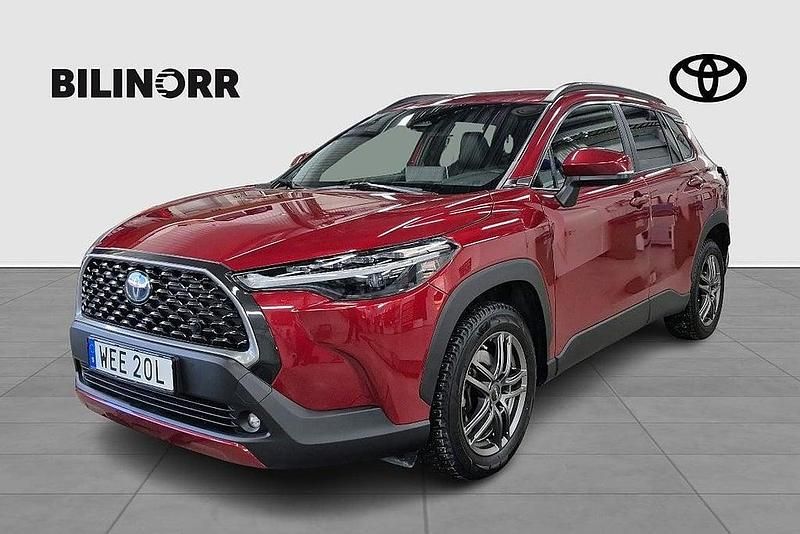 Röd Begagnad 2022 Toyota Corolla Cross Executive SUV | 379 900 kr (Marknadspris) - Bild 1/4