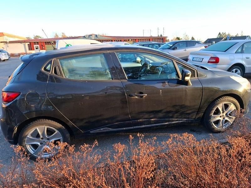 Begagnad Renault Clio IV 90 HK (66 kW) 2015 Halvkombi