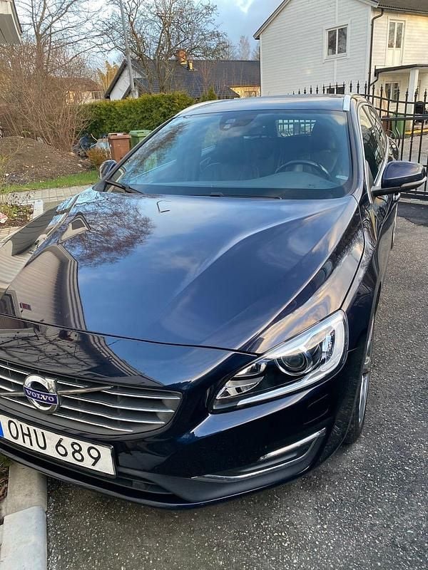 Begagnad 2017 Volvo V60 Kombi | 159 000 kr - Bild 1/4