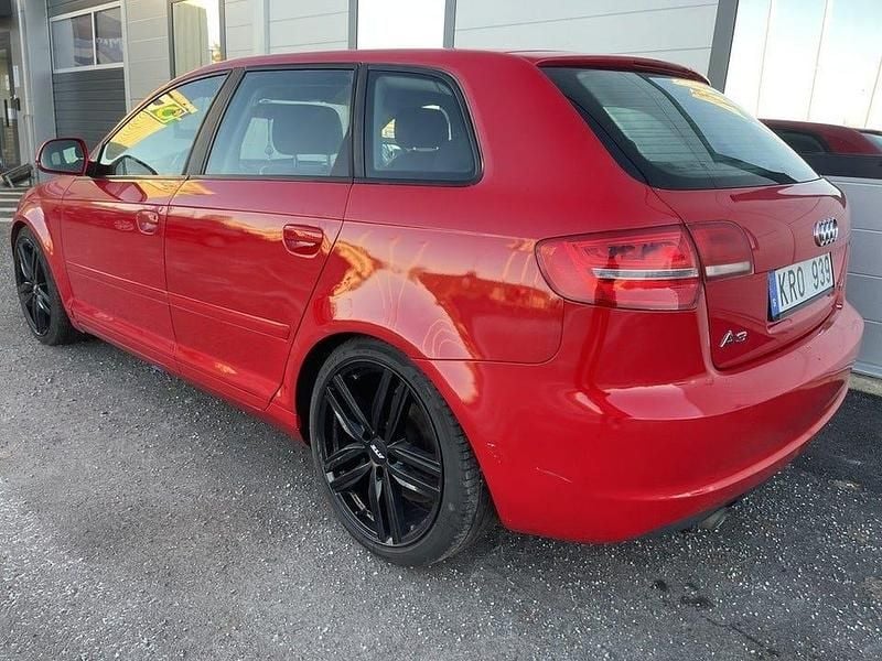 Begagnad Audi A3 Attraction 105 HK (77 kW) 2010 Röd Halvkombi