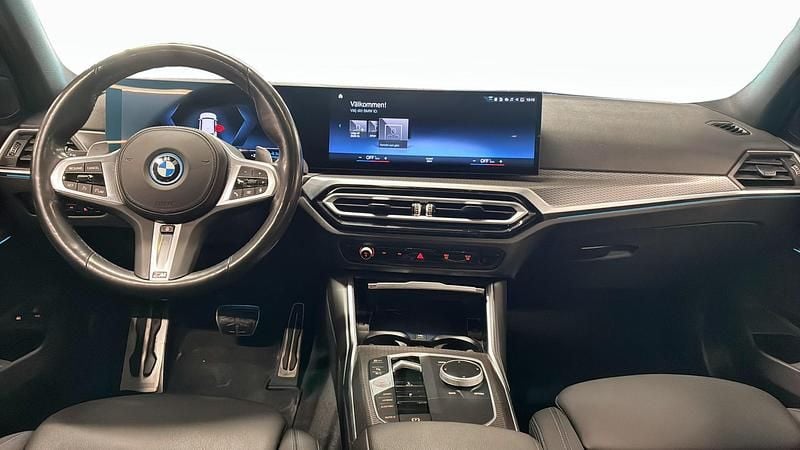 Begagnad BMW 330e M Sport 2023 Vit Kombi