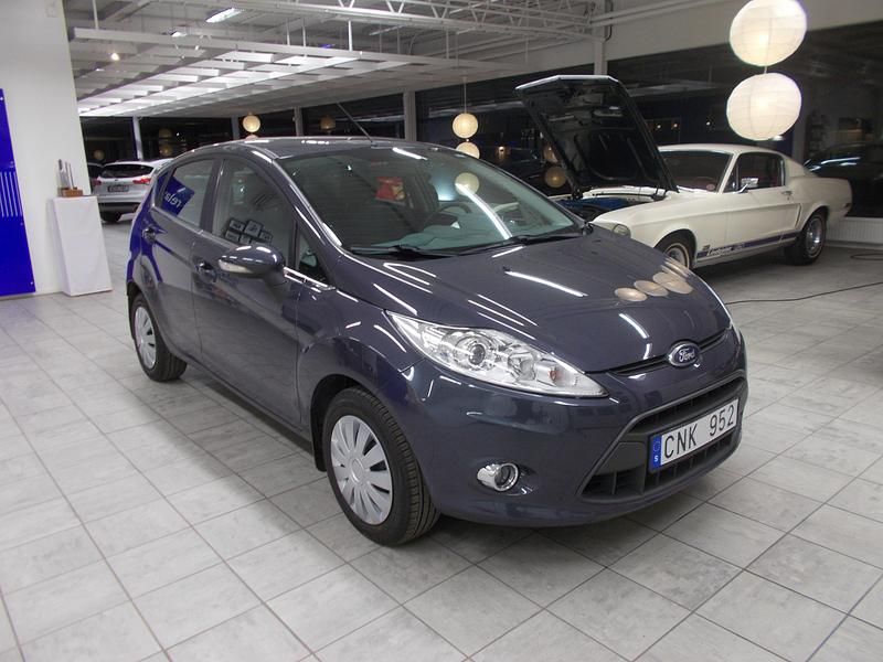 Begagnad Ford Fiesta 2011 Grå