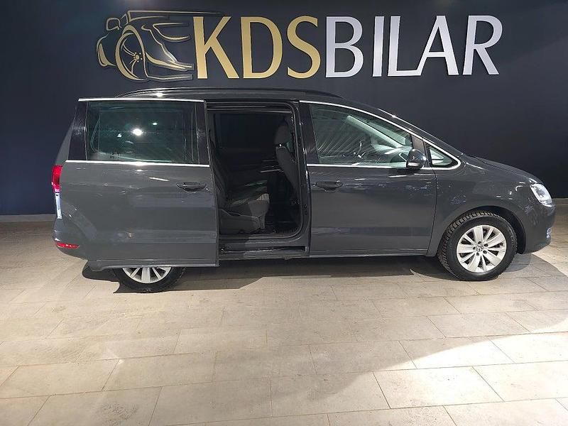 Begagnad VW Sharan Comfortline 140 HK (102 kW) 2011 Grå Minibuss