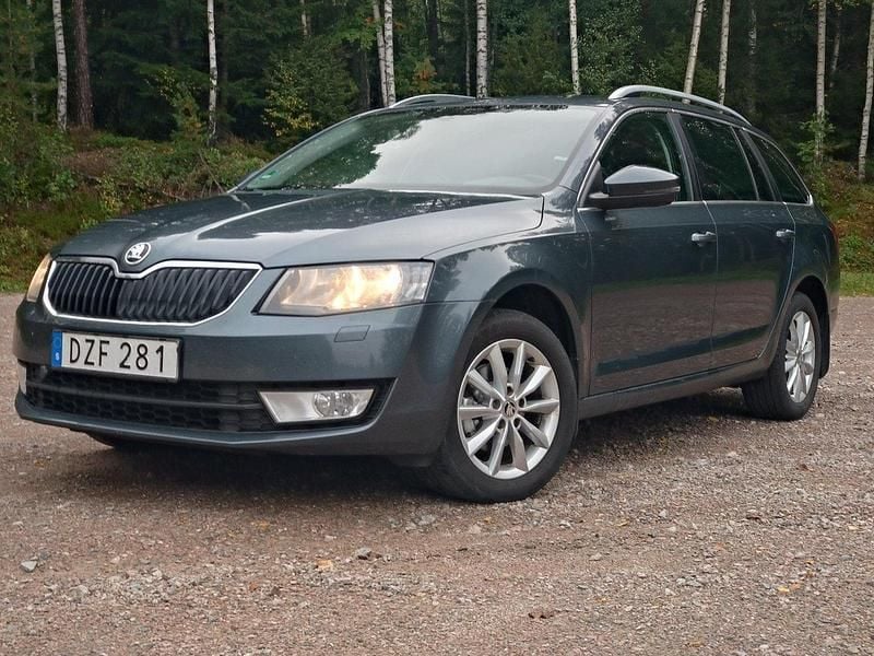 Grå Begagnad 2015 Skoda Octavia Kombi | 84 500 kr (Marknadspris) - Bild 1/4