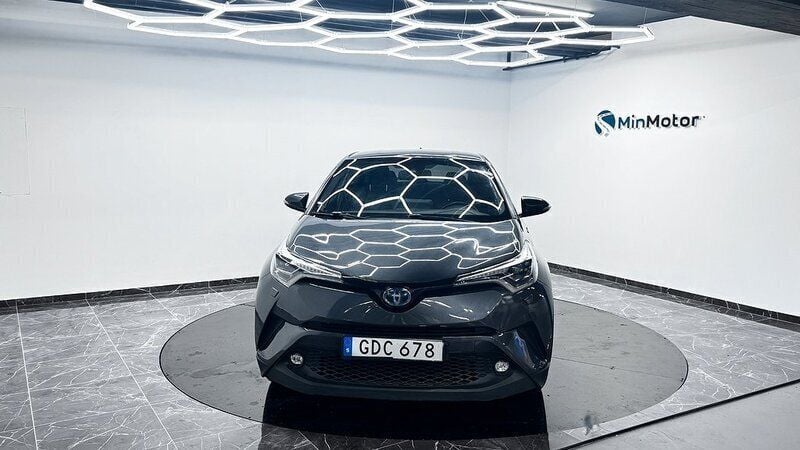 Mörkgrå Begagnad 2018 Toyota C-HR Executive SUV | 189 900 kr (Bra pris) - Bild 1/4