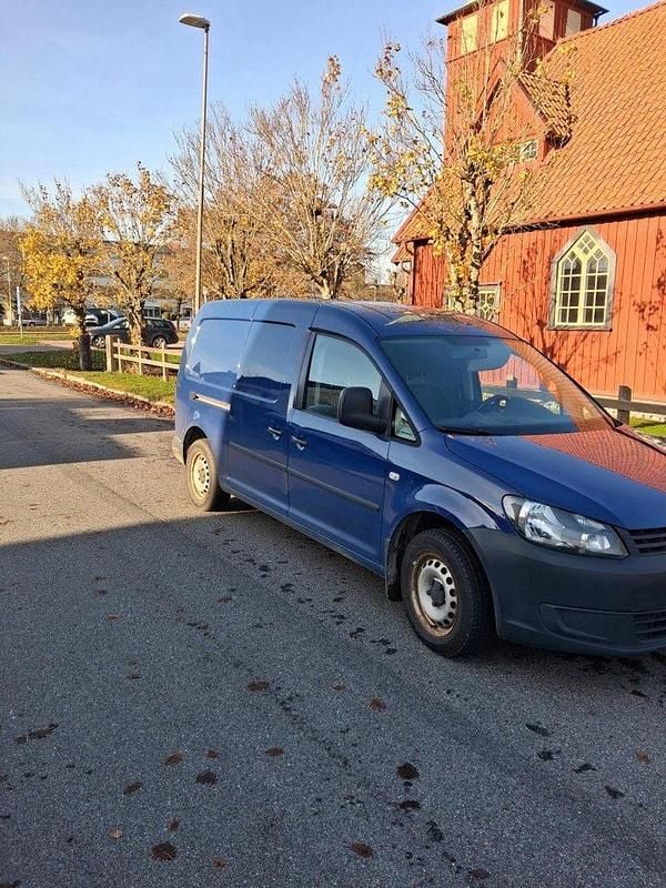 Blå Begagnad 2015 VW Caddy Maxi Minibuss | 98 500 kr (Marknadspris) - Bild 1/1