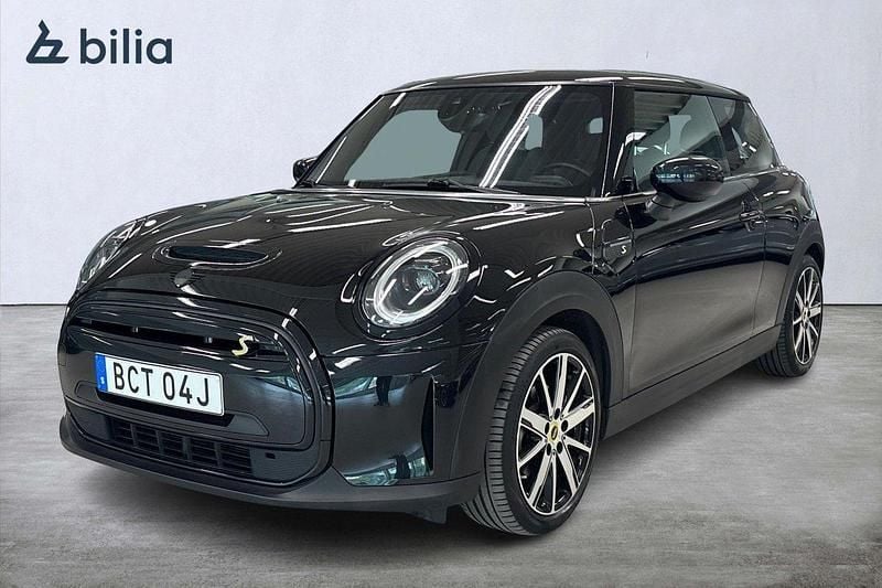Svart Begagnad 2022 Mini Cooper Essential Halvkombi | 189 900 kr (Marknadspris) - Bild 1/3
