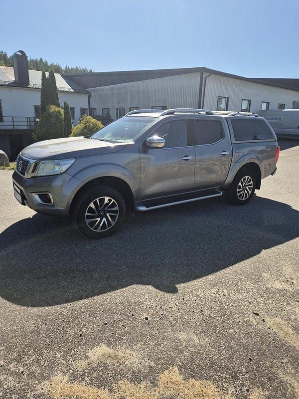 Grå Begagnad 2017 Nissan Navara Pickup | 250 000 kr (Marknadspris) - Bild 1/4