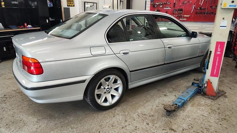 Begagnad BMW 523 170 HK (125 kW) 1997 Silver grå Sedan