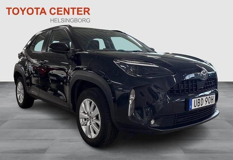 Begagnad Toyota Yaris Hybrid Active 117 HK (86 kW) 2024 Svart