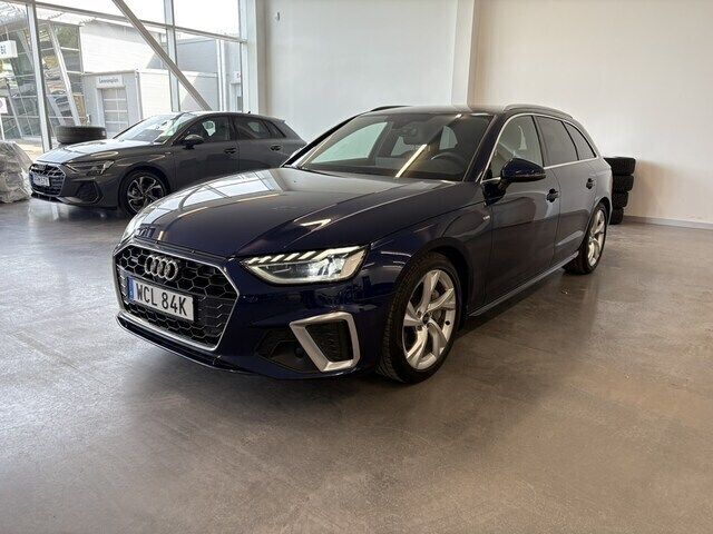 Navarrablå metallic Begagnad 2023 Audi A4 S-Line Kombi | 369 000 kr (Bra pris) - Bild 1/4