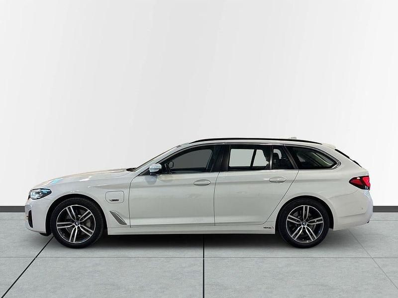 Begagnad BMW 530 292 HK (214 kW) 2023 Vit Kombi