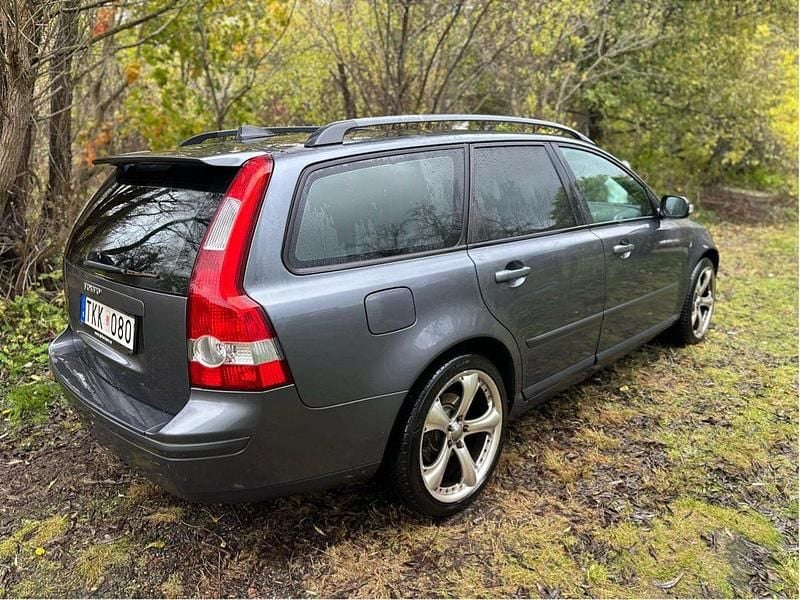 Grå Begagnad 2007 Volvo V50 Kombi | 27 500 kr (Bra pris) - Bild 1/4