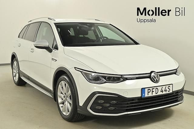 Vit (pure white) Begagnad 2023 VW Golf Alltrack Kombi | 339 900 kr (Marknadspris) - Bild 1/4