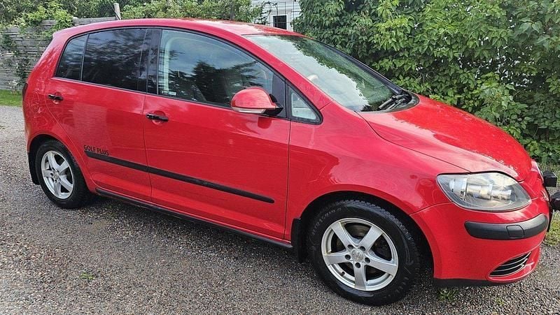 Röd Begagnad 2006 VW Golf Plus Cross Comfortline Minibuss | 25 000 kr (Superpris) - Bild 1/3