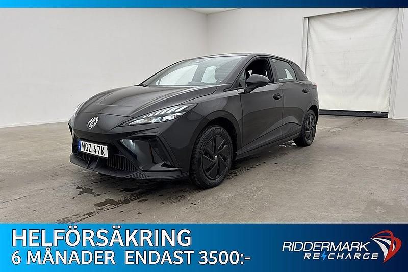 Begagnad MG MG4 EV 125 kW (170 HK) 2023 Svart Halvkombi