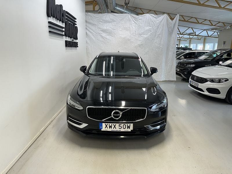 Begagnad Volvo V90 Momentum 392 HK (288 kW) 2019 Svart Kombi