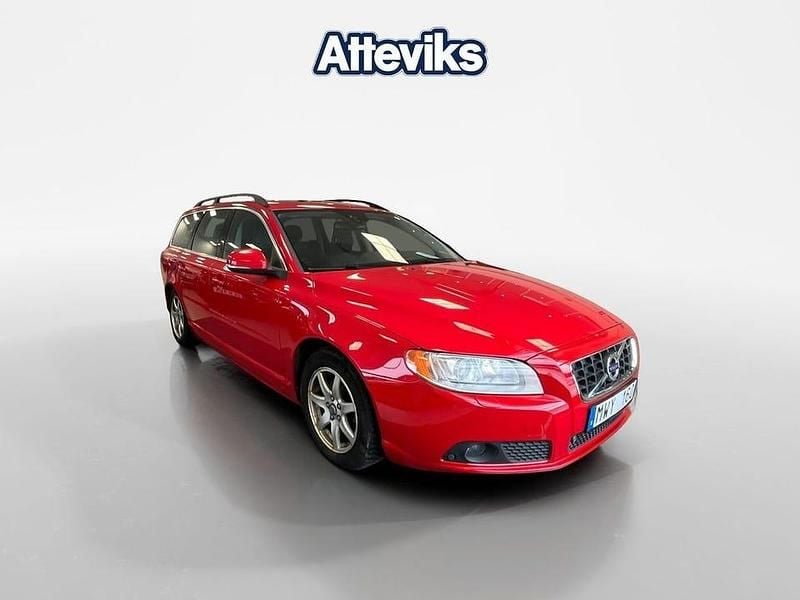 Begagnad Volvo V70 Momentum 165 HK (121 kW) 2012 Röd Kombi
