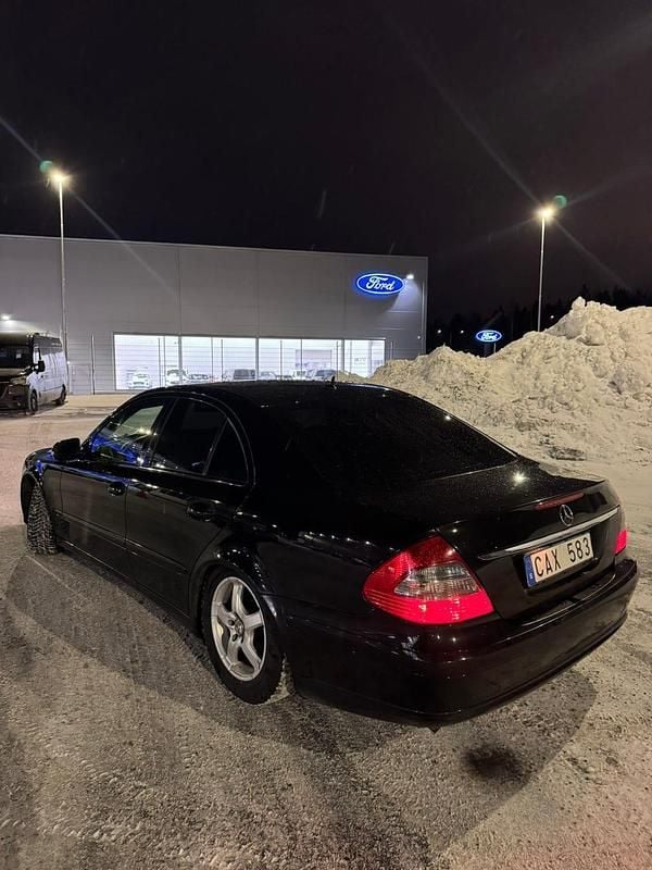 Begagnad Mercedes E220 170 HK (125 kW) 2007 Svart