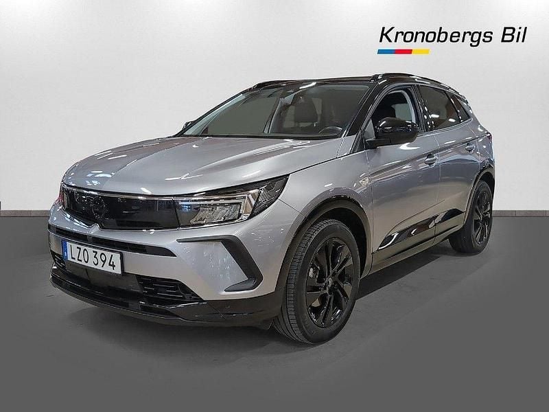 Grå Begagnad 2022 Opel Grandland X GS Line SUV | 235 700 kr (Marknadspris) - Bild 1/4
