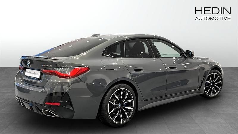 Begagnad BMW M440 Shadowline 374 HK (275 kW) 2023 Grå Sedan