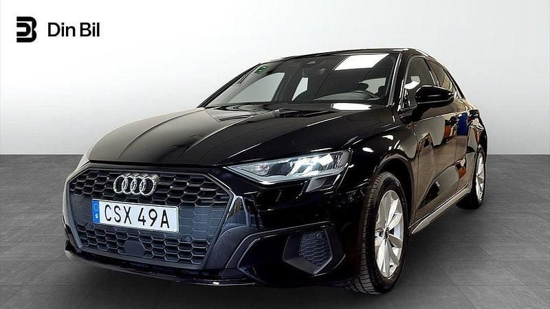 Svart (brilliantsvart) Begagnad 2022 Audi A3 Sportback Proline Halvkombi | 269 000 kr (Marknadspris) - Bild 1/4